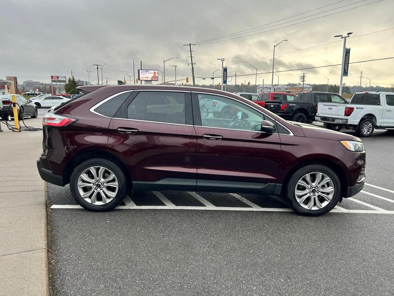 2023 Ford Edge Titanium Photo3