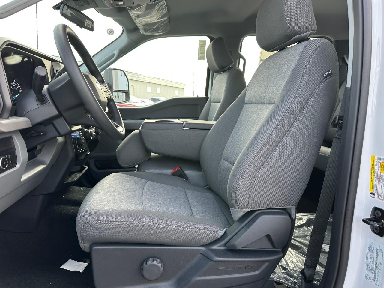 2026 Ford F-250 Super Duty SRW XL 4WD Crew Cab 6.75' Box Photo