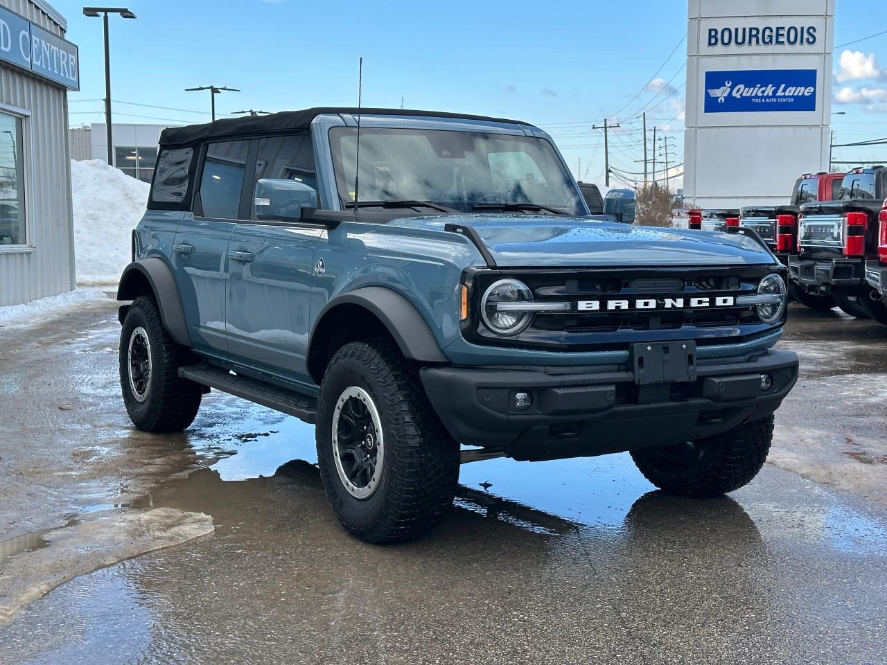 2022 Ford Bronco OUTER BANKS 4 DOOR 4X4 Photo