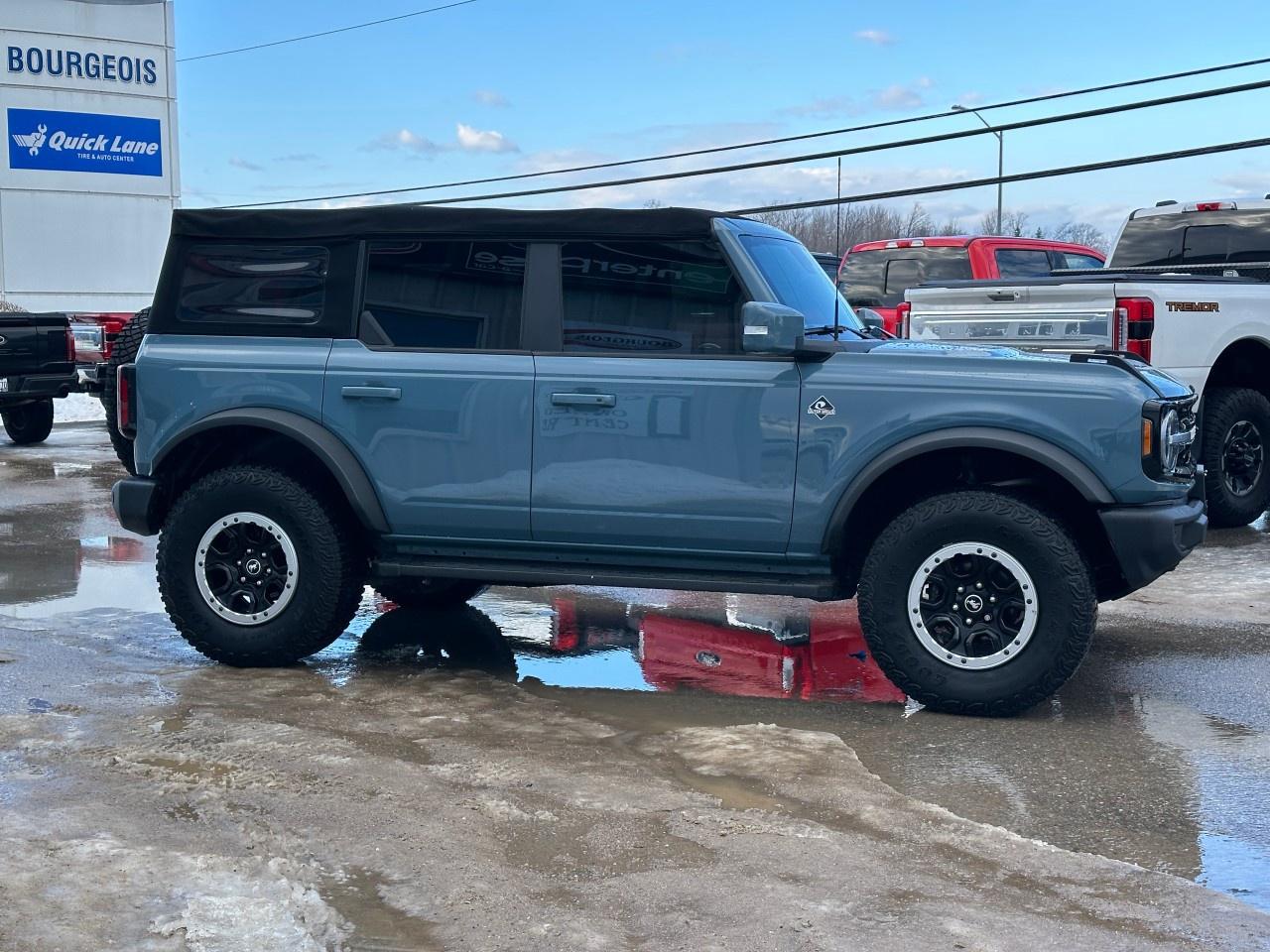 2022 Ford Bronco OUTER BANKS 4 DOOR 4X4 Photo
