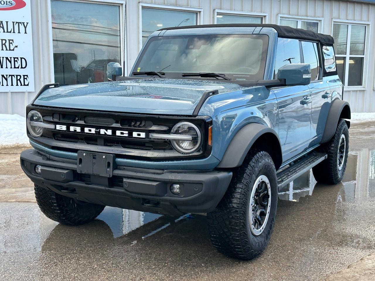 2022 Ford Bronco OUTER BANKS 4 DOOR 4X4 Photo