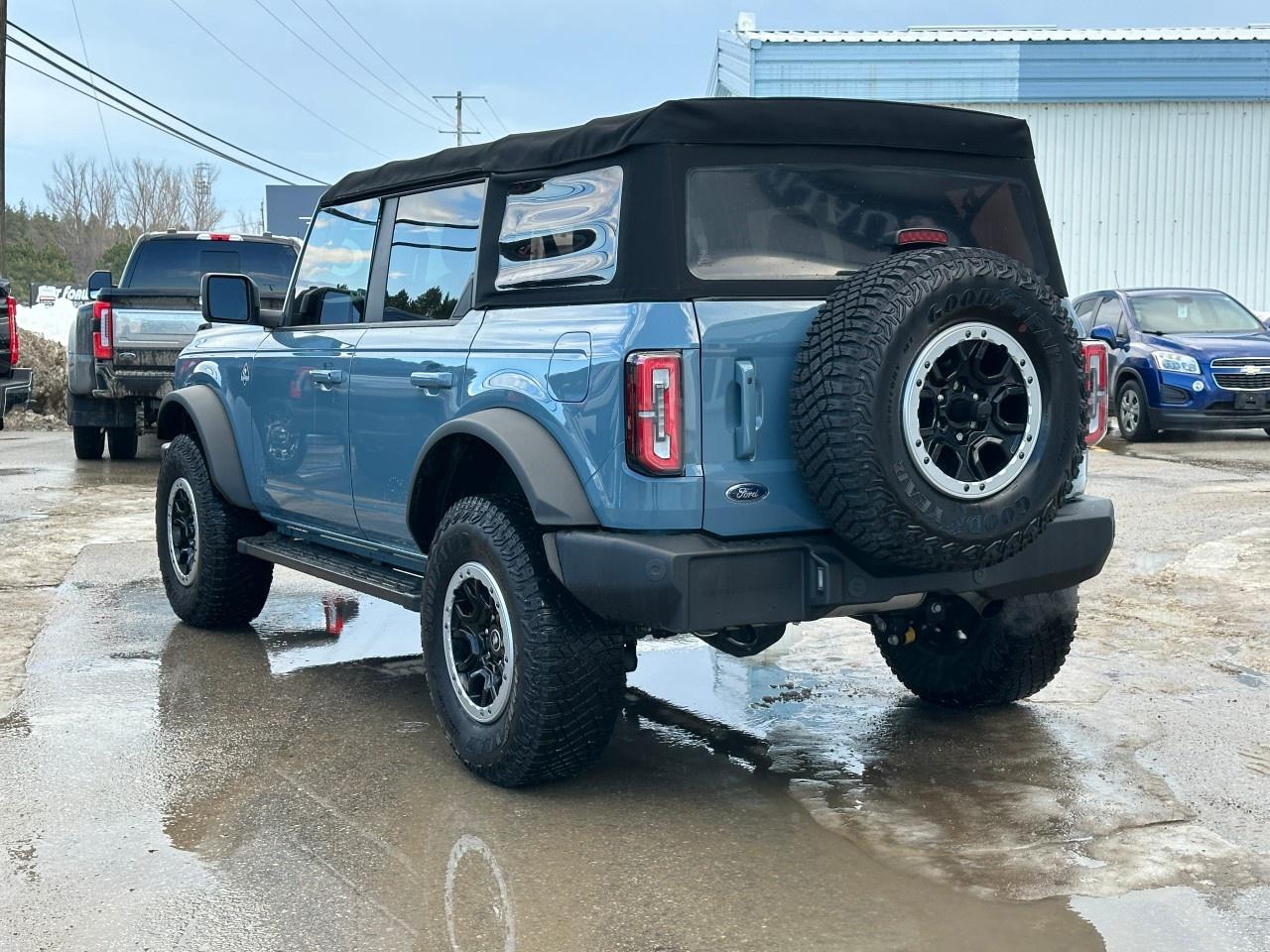2022 Ford Bronco OUTER BANKS 4 DOOR 4X4 Photo