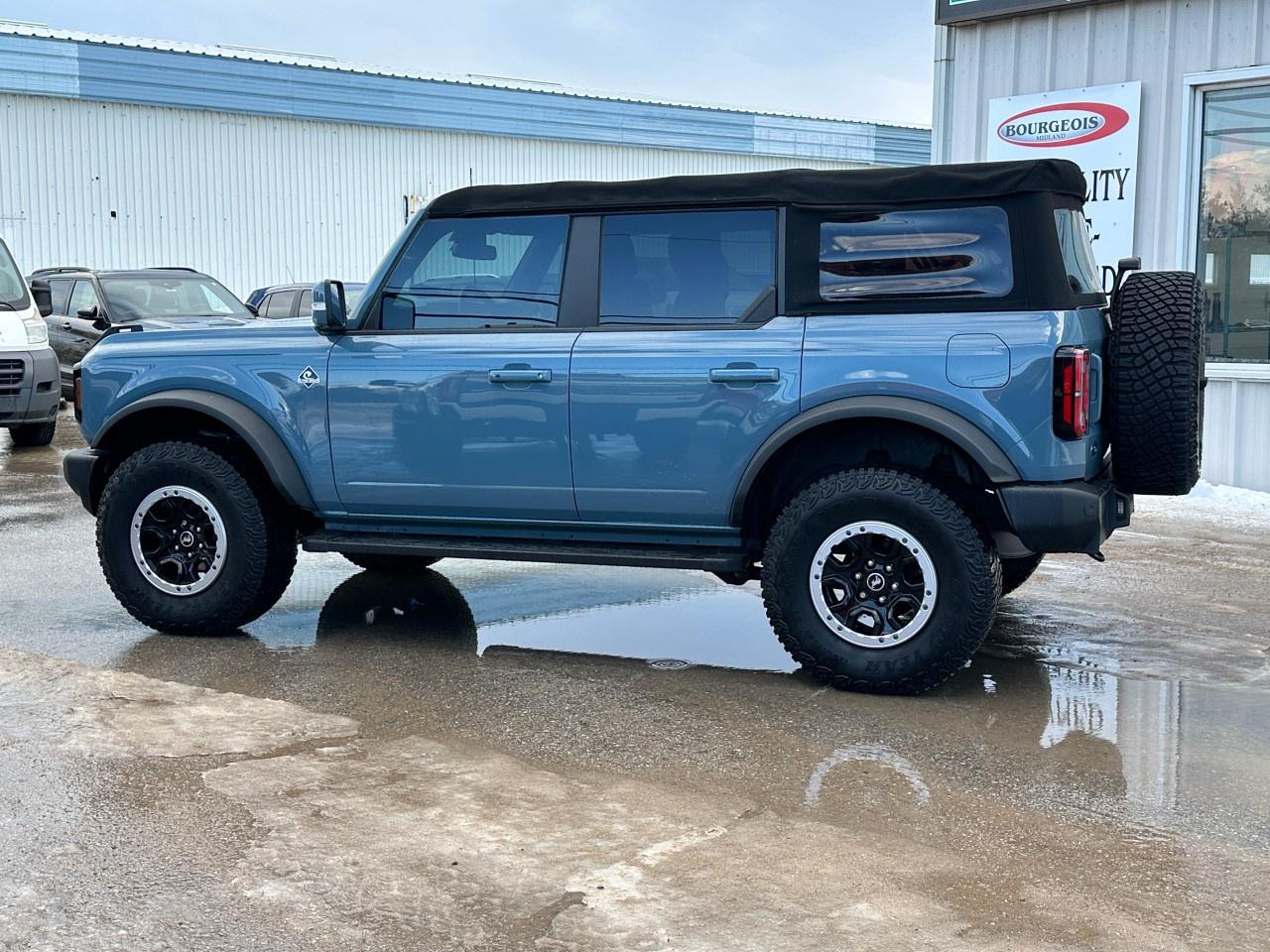 2022 Ford Bronco OUTER BANKS 4 DOOR 4X4 Photo