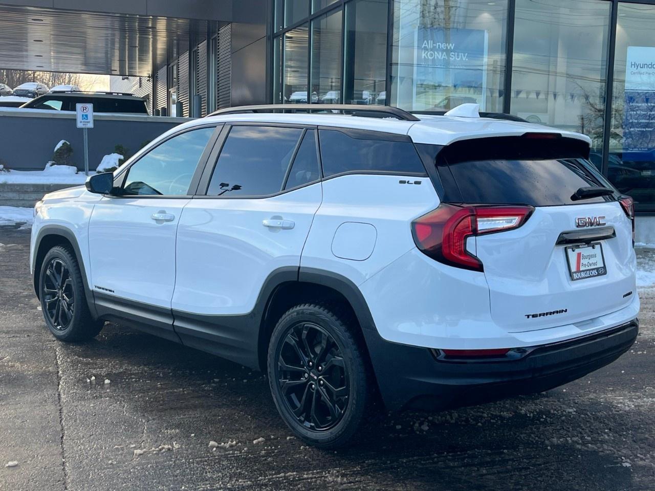2022 GMC Terrain AWD SLE Photo4