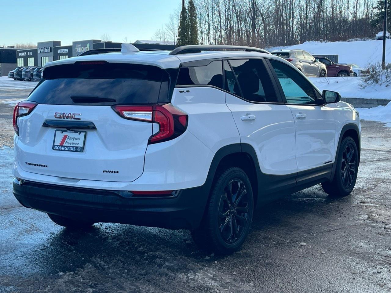 2022 GMC Terrain AWD SLE Photo