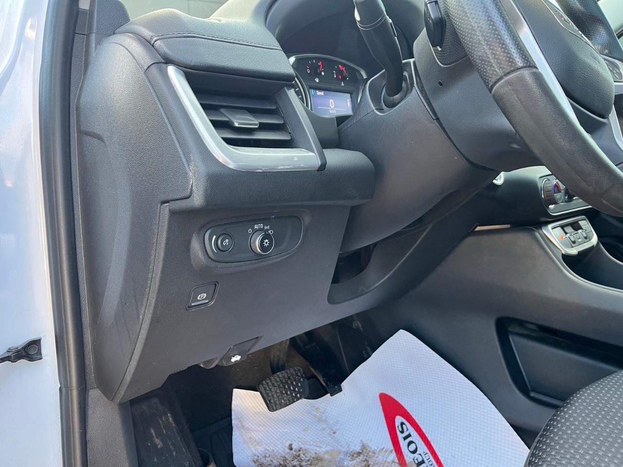 2022 GMC Terrain AWD SLE Photo