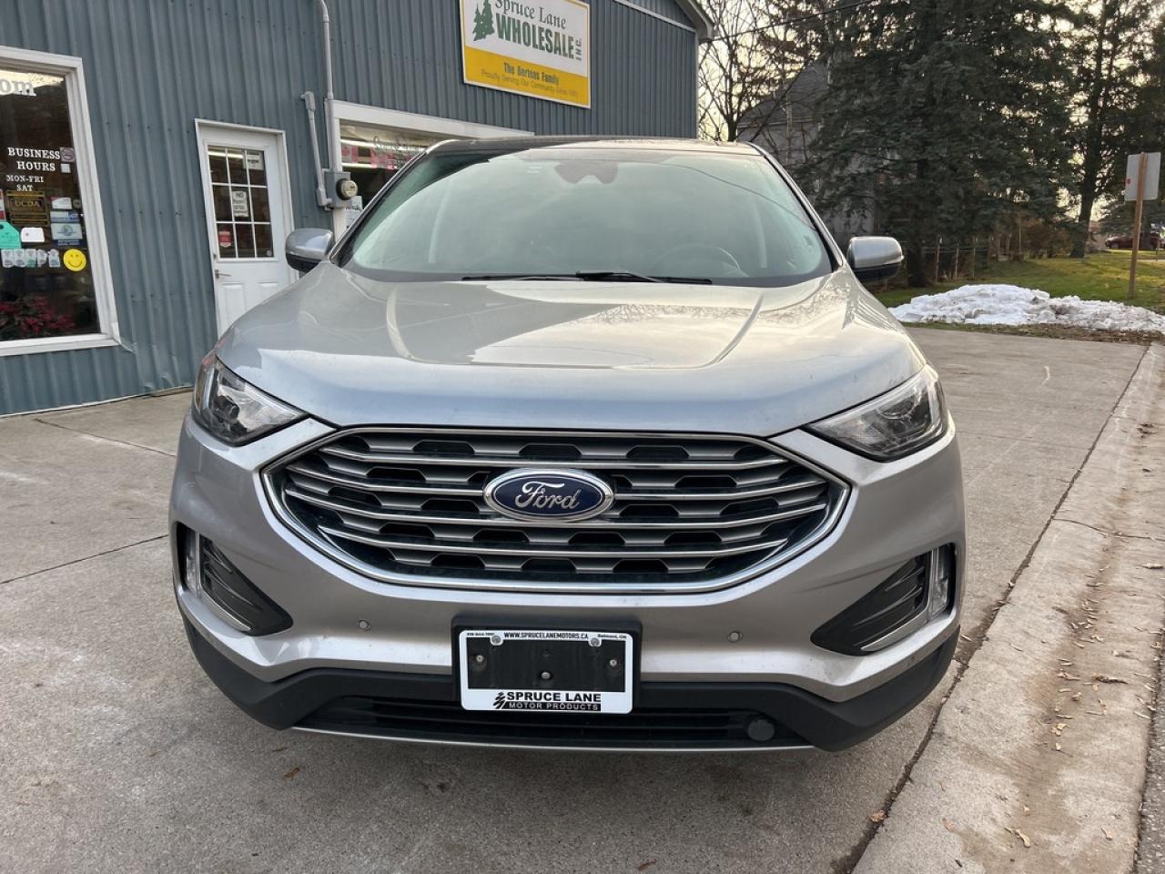 2024 Ford Edge Titanium Photo2