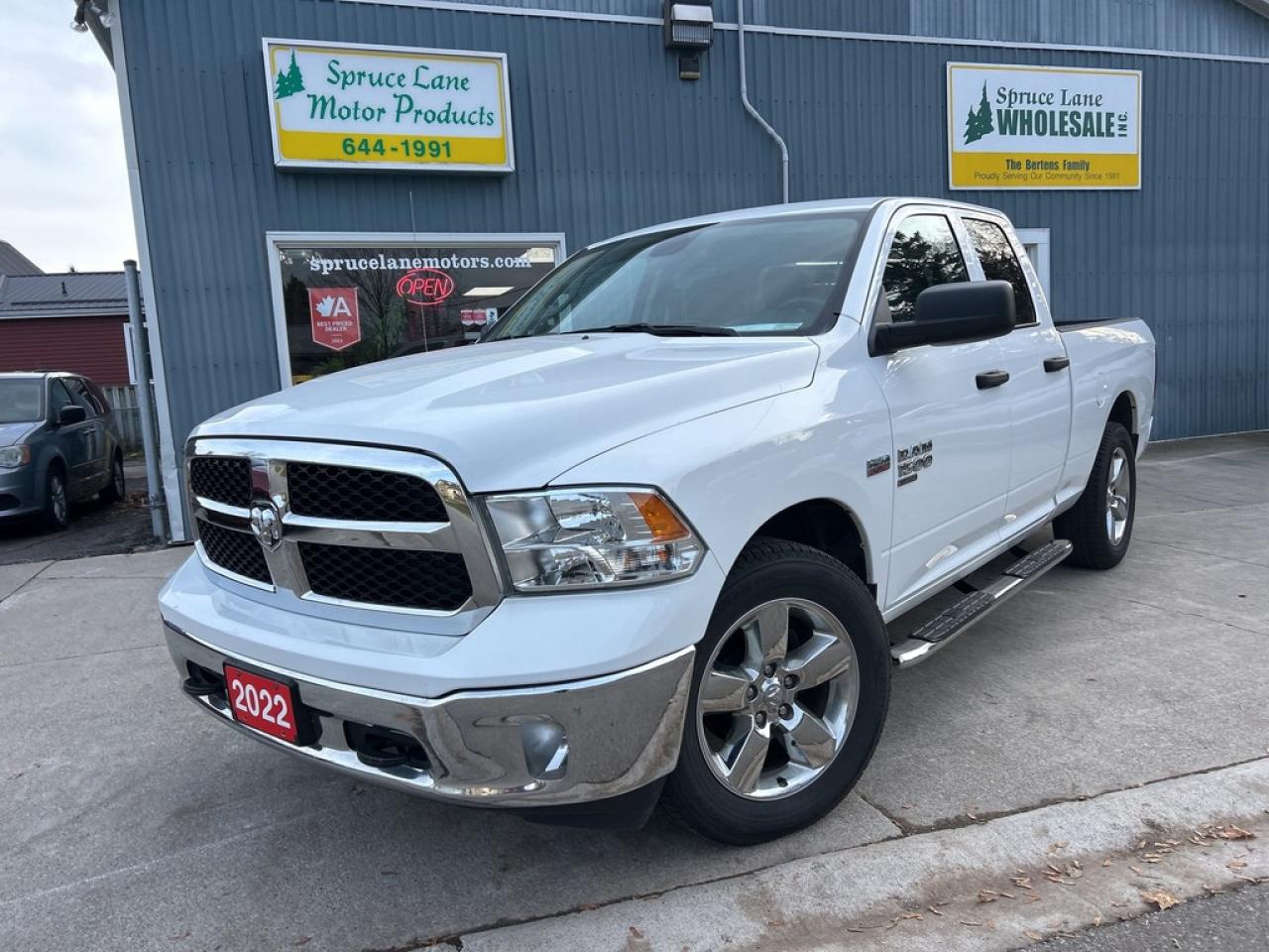 2022 RAM 1500 Classic Tradesman SXT  PLUS  V8  4X4 Photo