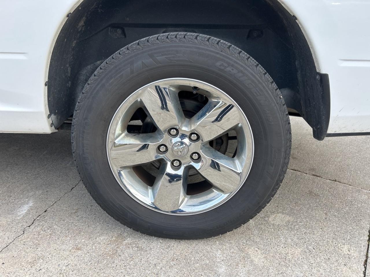 2022 RAM 1500 Classic Tradesman SXT  PLUS  V8  4X4 Photo