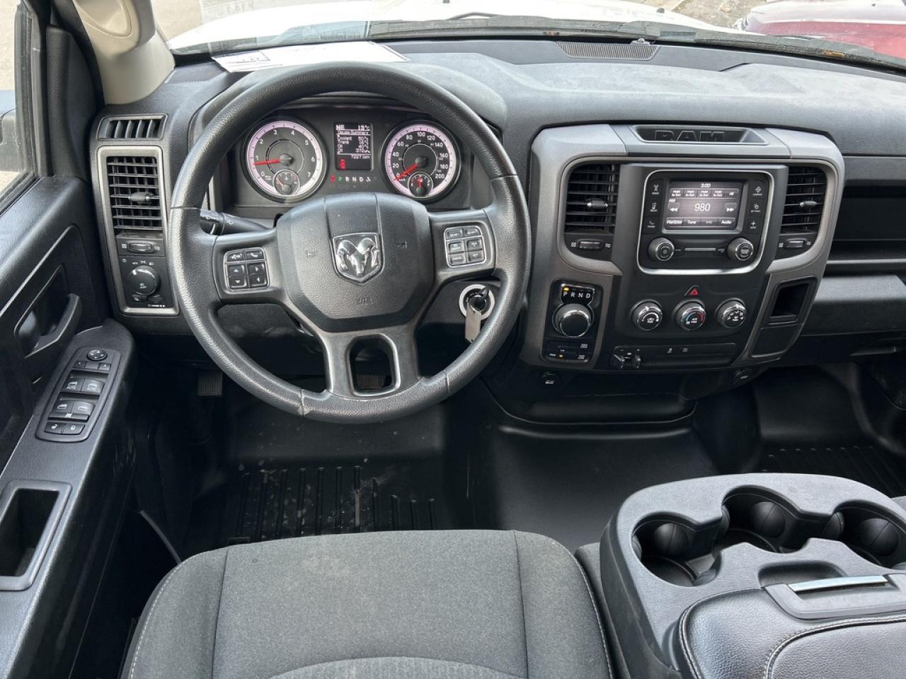 2022 RAM 1500 Classic Tradesman SXT  PLUS  V8  4X4 Photo