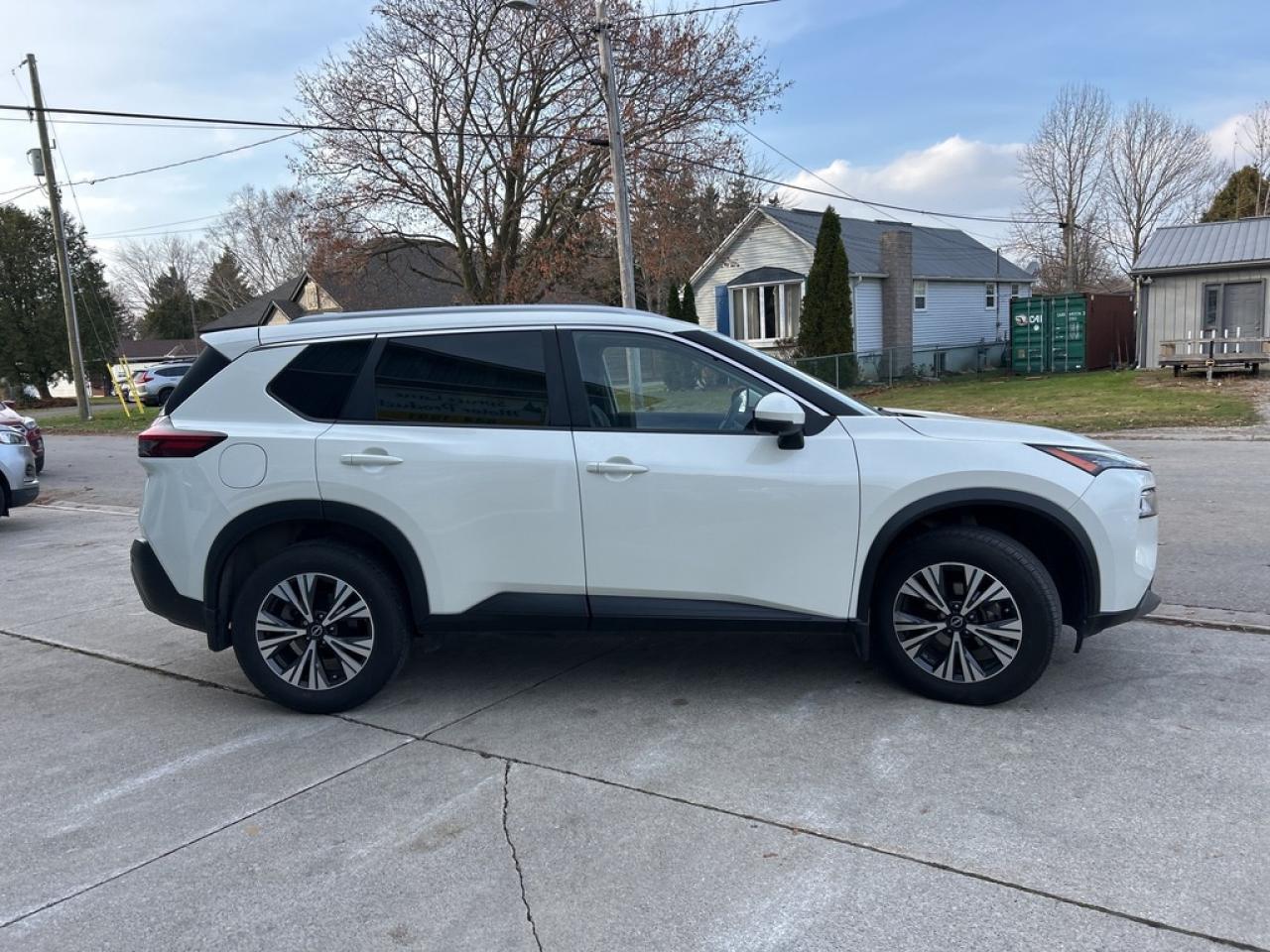 2023 Nissan Rogue SV MOONROOF Photo4
