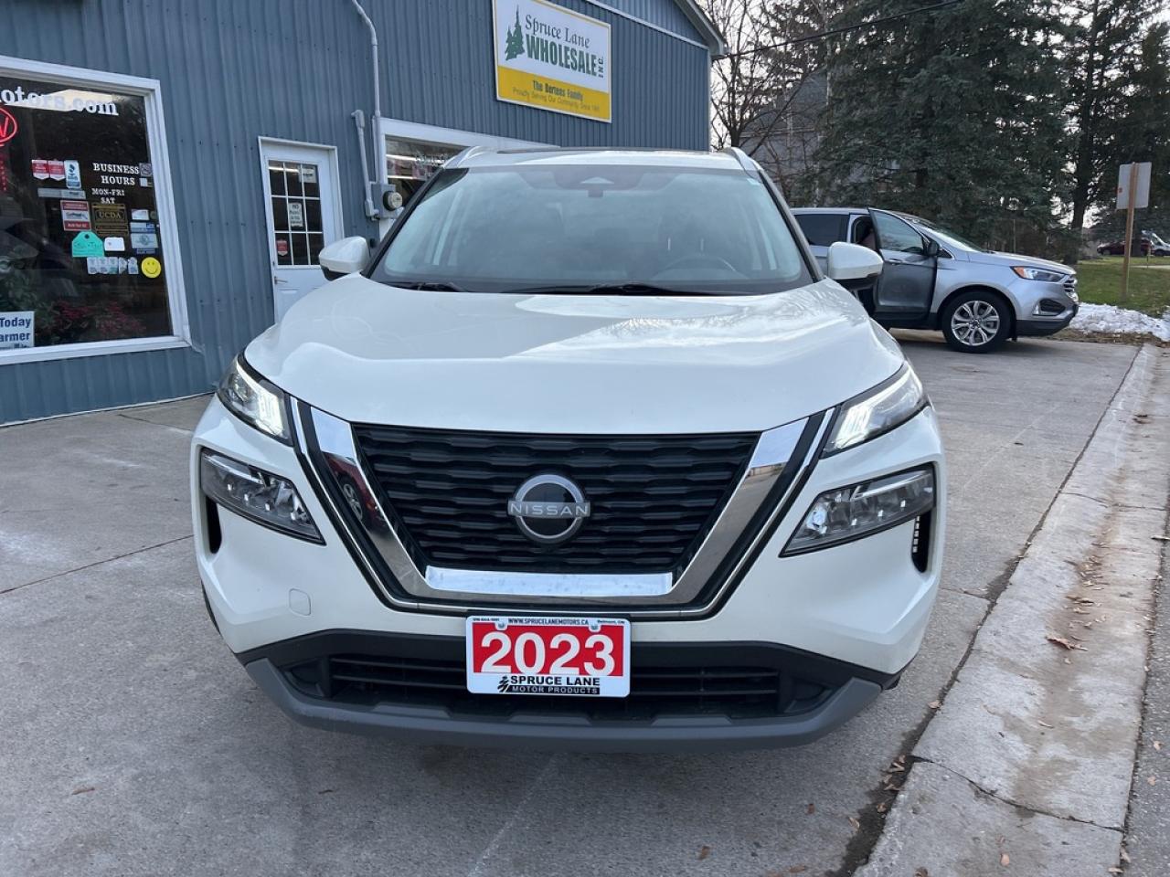 2023 Nissan Rogue SV MOONROOF Photo