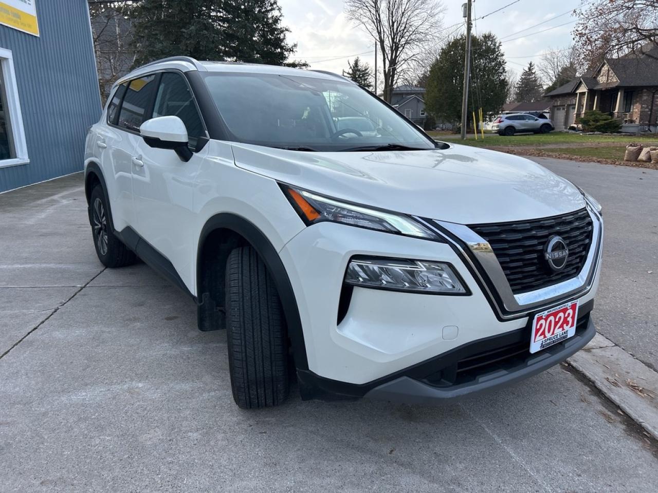 2023 Nissan Rogue SV MOONROOF Photo