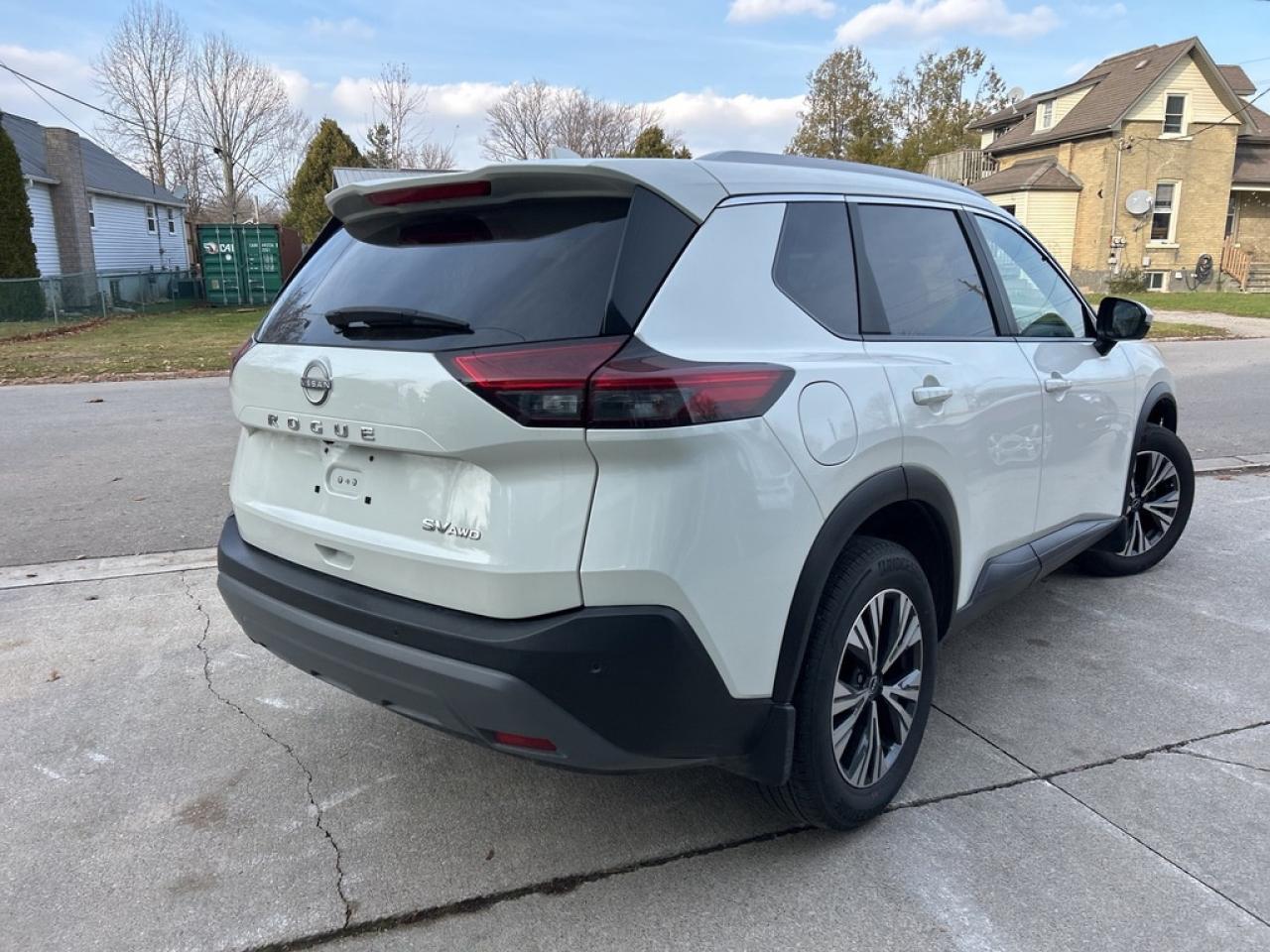 2023 Nissan Rogue SV MOONROOF Photo