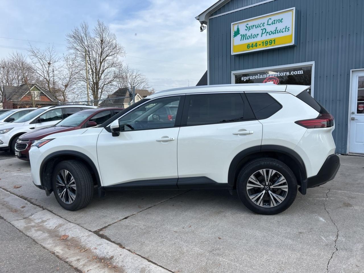 2023 Nissan Rogue SV MOONROOF Photo
