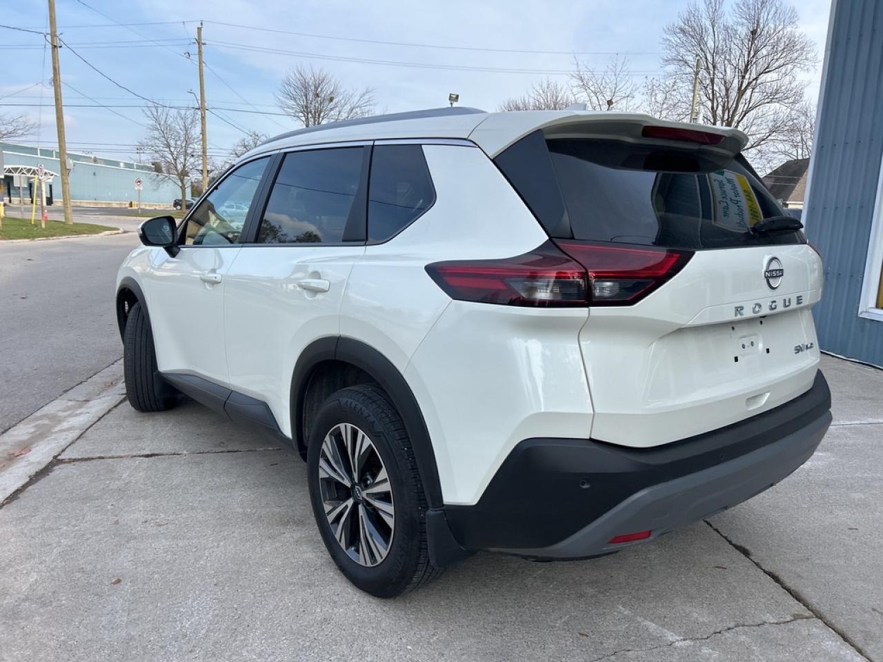 2023 Nissan Rogue SV MOONROOF Photo