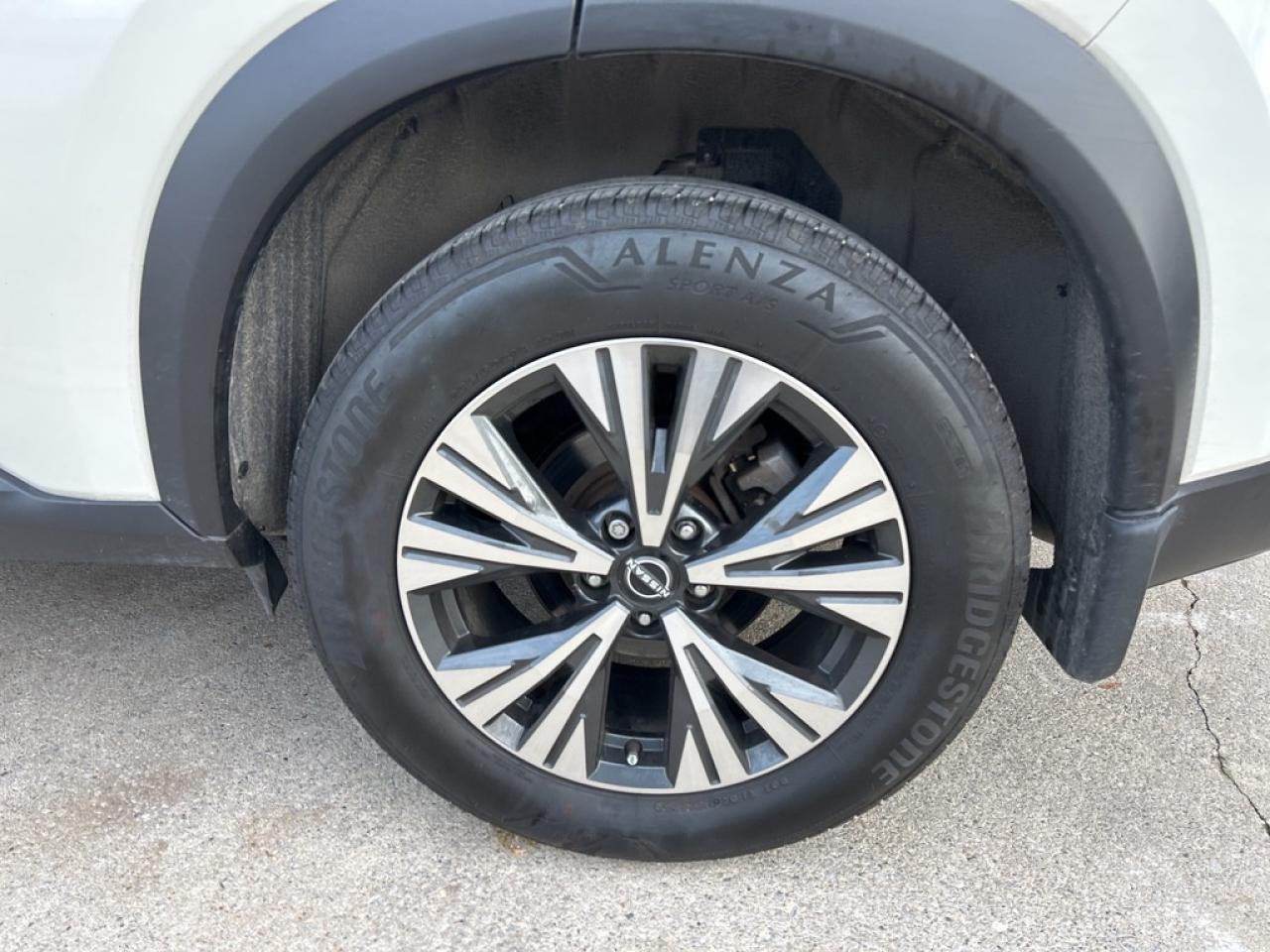 2023 Nissan Rogue SV MOONROOF Photo