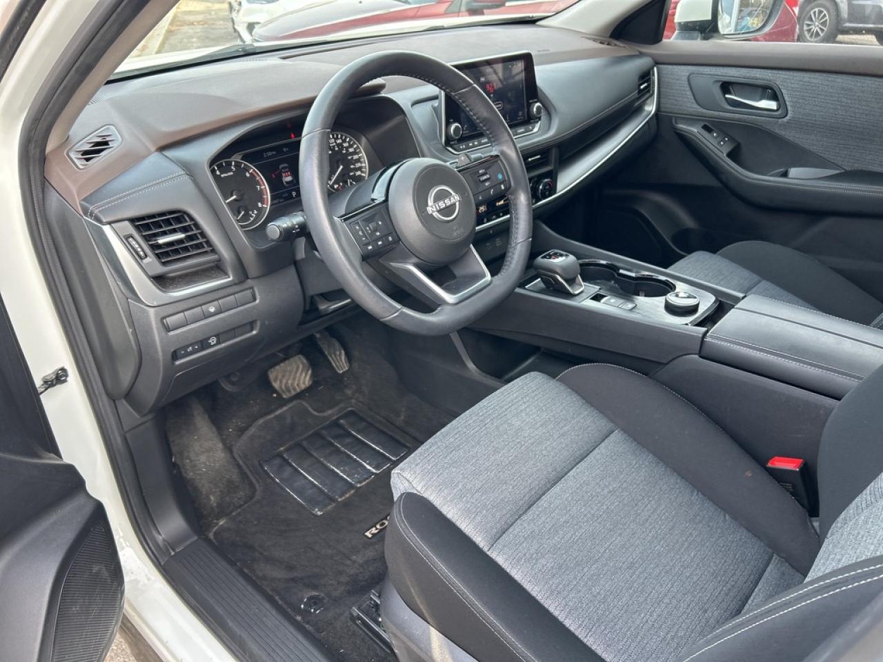 2023 Nissan Rogue SV MOONROOF Photo