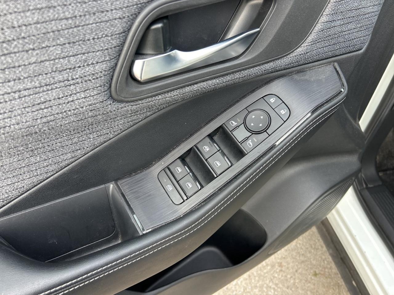 2023 Nissan Rogue SV MOONROOF Photo