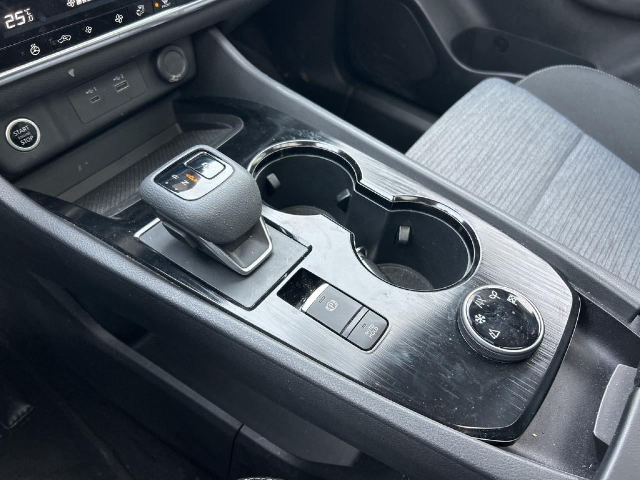 2023 Nissan Rogue SV MOONROOF Photo