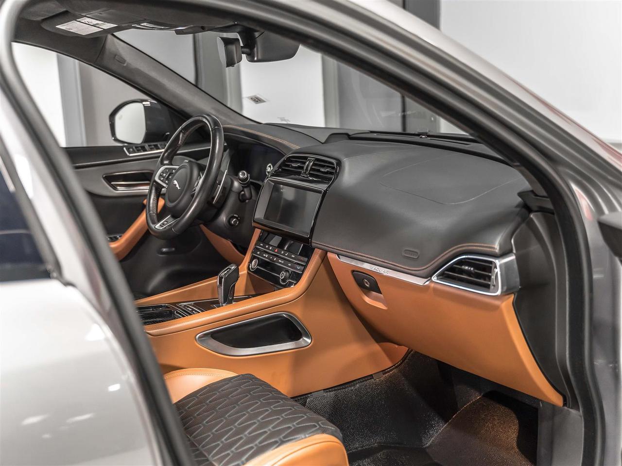 2020 Jaguar F-PACE $398 BI WEEKLY $5000 DOWN |SVR|V8|ADAPT CRZ|360CAM|HEADS-UP|PARK ASSIST|MERIDIAN|LOADED Photo