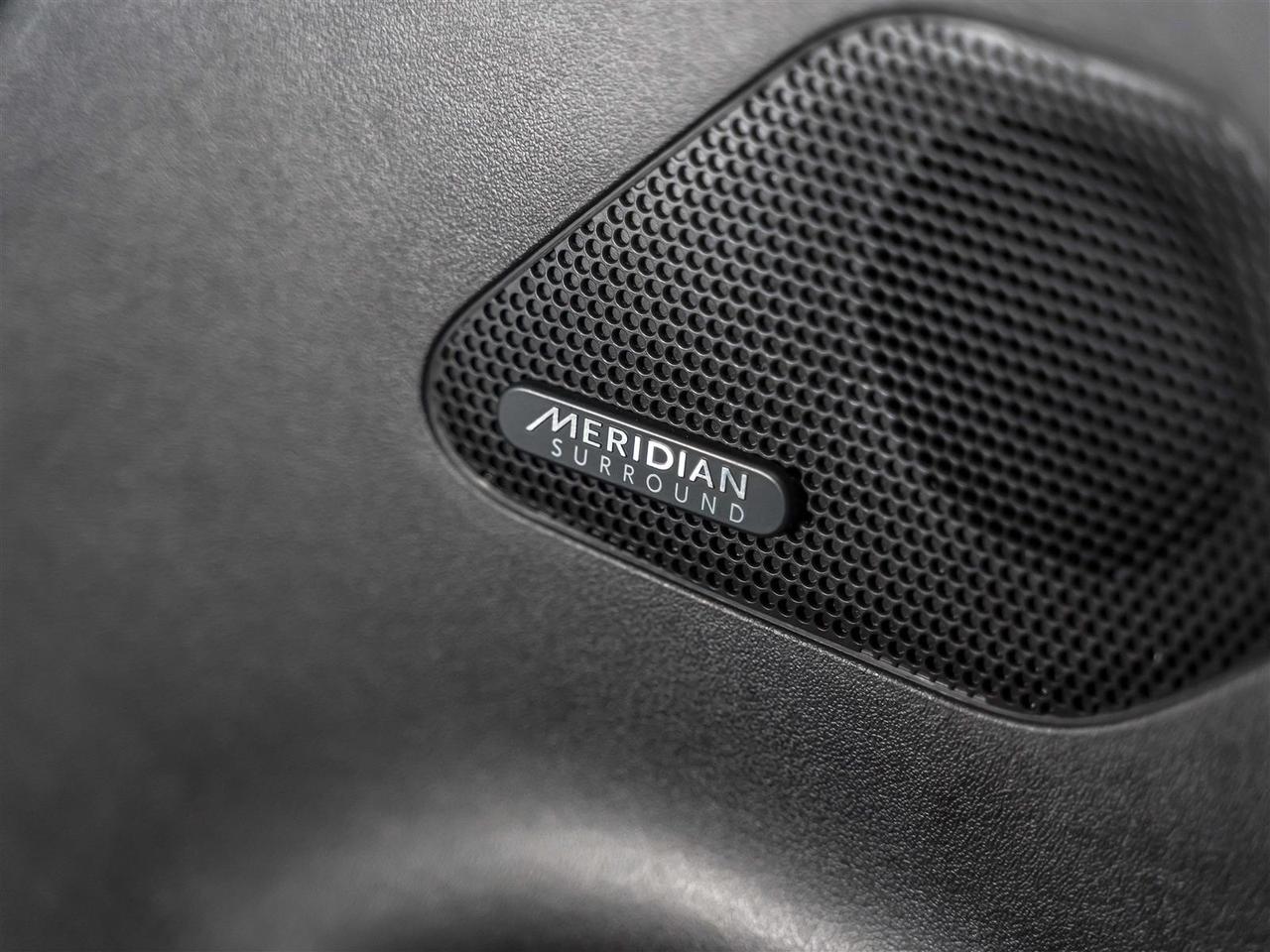 2020 Jaguar F-PACE $398 BI WEEKLY $5000 DOWN |SVR|V8|ADAPT CRZ|360CAM|HEADS-UP|PARK ASSIST|MERIDIAN|LOADED Photo