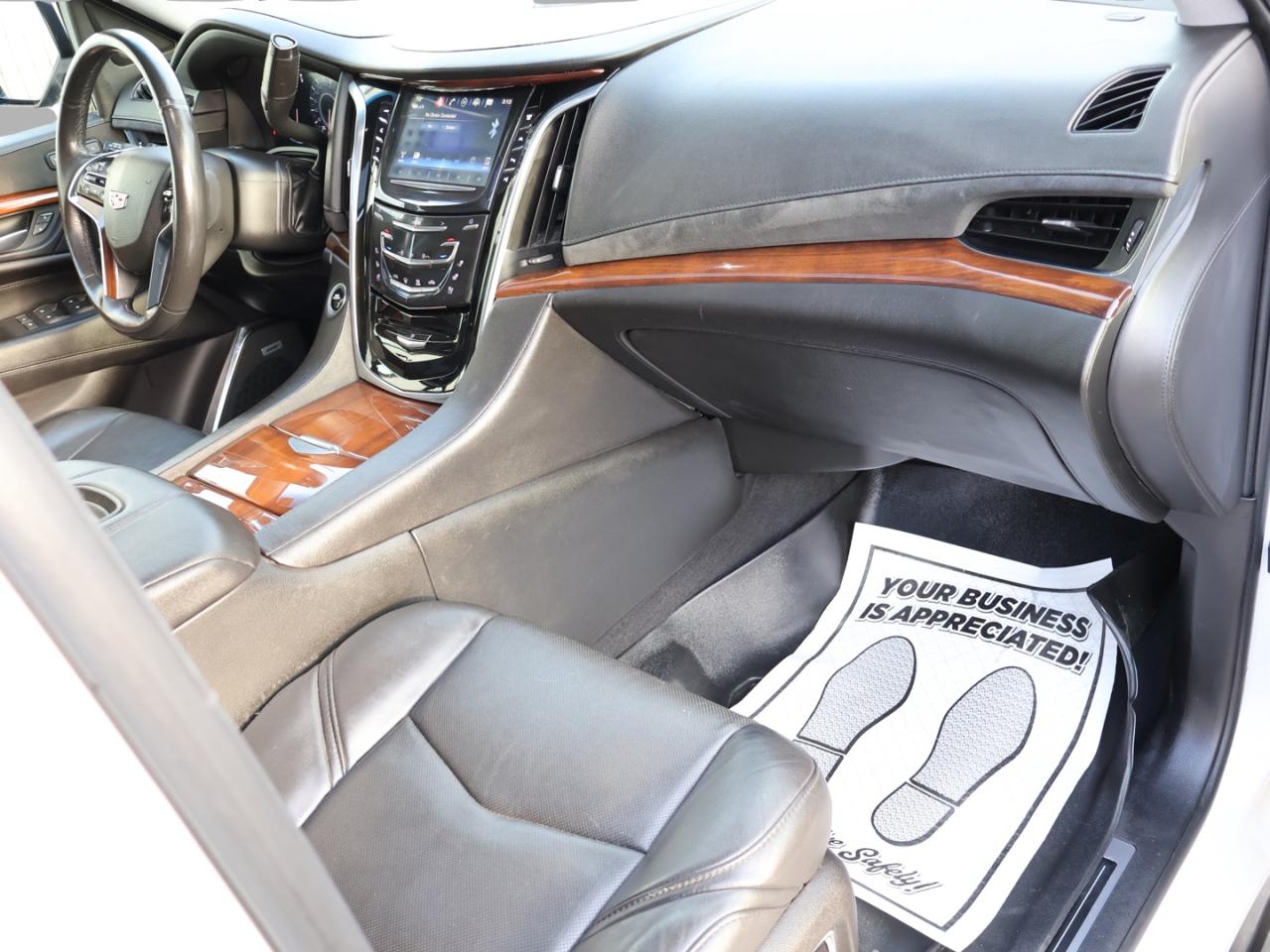 2018 Cadillac Escalade V8 PREMIUM LUXURY 4WD CERTIFIED *7 SEATS*SERVICE RECORDS* 360 CAMERA NAV DVD BLUETOOTH LEATHER COOL/HEAT 4 SEATS/STEERING SUNROOF CRUISE ALLOYS Photo