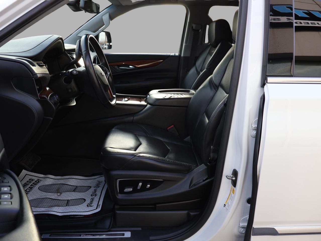 2018 Cadillac Escalade V8 PREMIUM LUXURY 4WD CERTIFIED *7 SEATS*SERVICE RECORDS* 360 CAMERA NAV DVD BLUETOOTH LEATHER COOL/HEAT 4 SEATS/STEERING SUNROOF CRUISE ALLOYS Photo