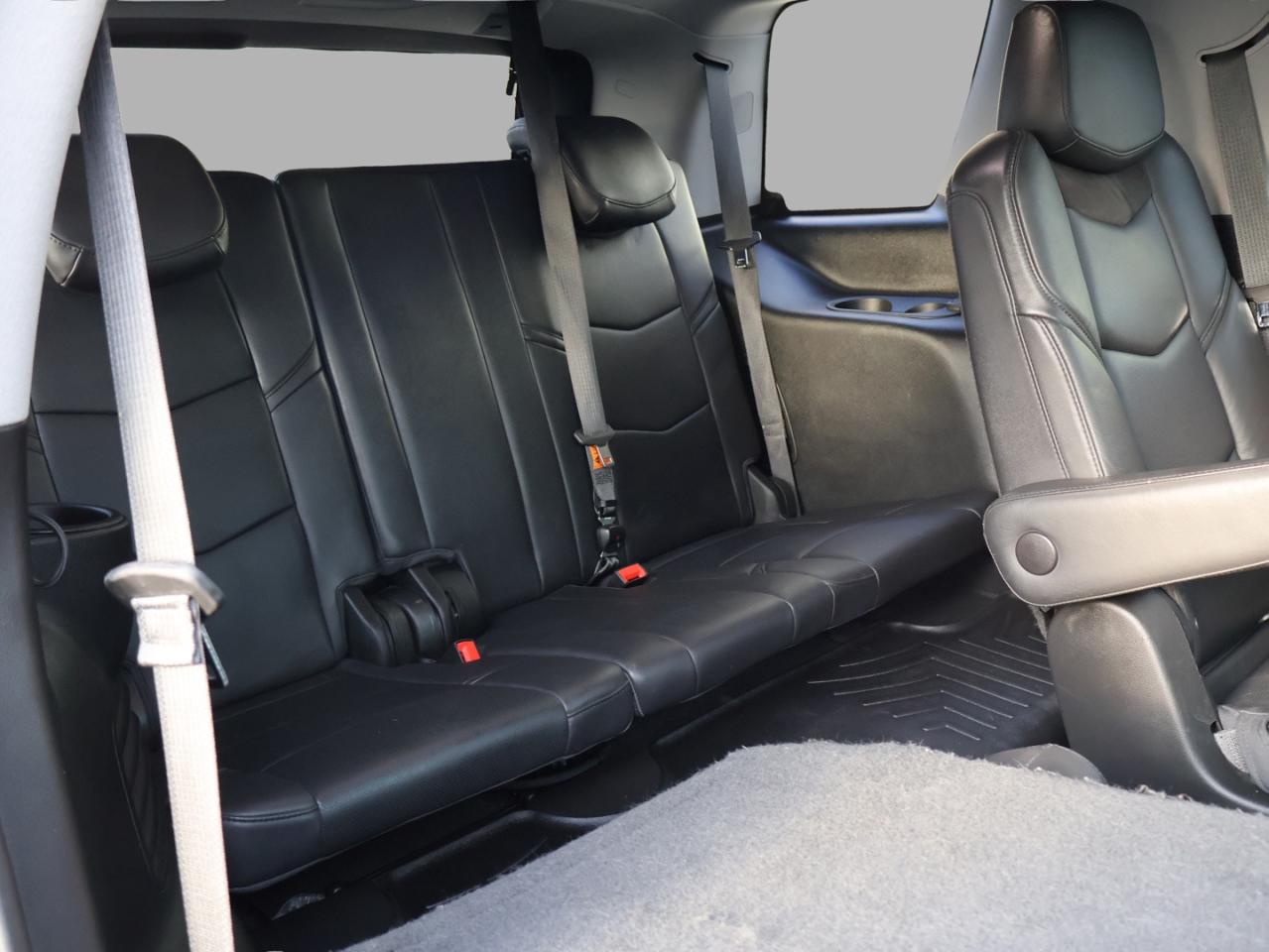 2018 Cadillac Escalade V8 PREMIUM LUXURY 4WD CERTIFIED *7 SEATS*SERVICE RECORDS* 360 CAMERA NAV DVD BLUETOOTH LEATHER COOL/HEAT 4 SEATS/STEERING SUNROOF CRUISE ALLOYS Photo