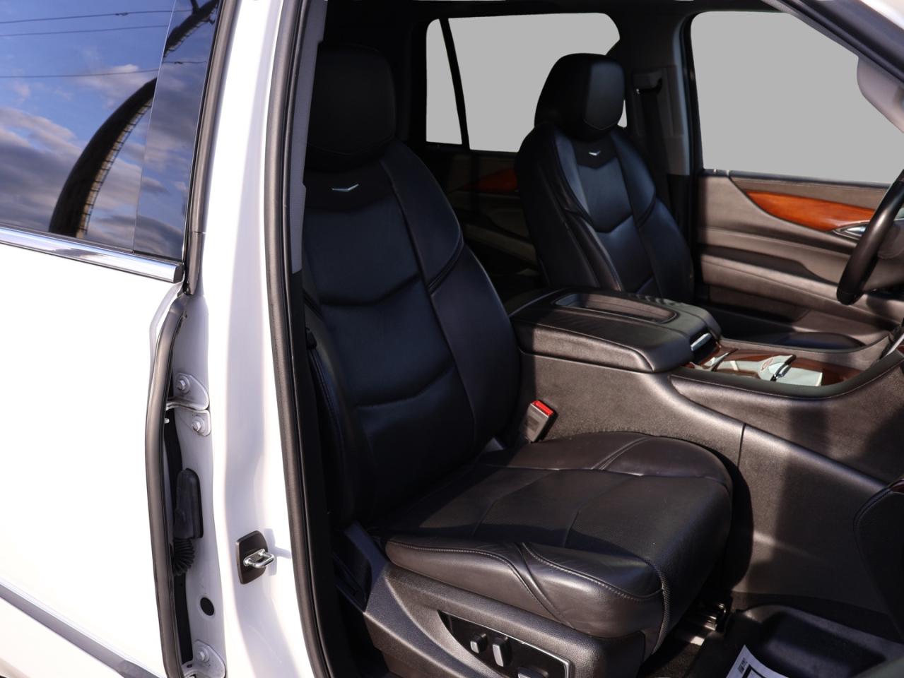 2018 Cadillac Escalade V8 PREMIUM LUXURY 4WD CERTIFIED *7 SEATS*SERVICE RECORDS* 360 CAMERA NAV DVD BLUETOOTH LEATHER COOL/HEAT 4 SEATS/STEERING SUNROOF CRUISE ALLOYS Photo