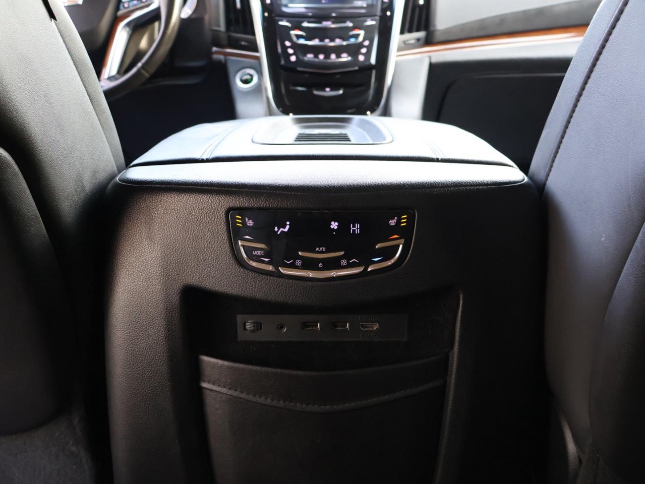 2018 Cadillac Escalade V8 PREMIUM LUXURY 4WD CERTIFIED *7 SEATS*SERVICE RECORDS* 360 CAMERA NAV DVD BLUETOOTH LEATHER COOL/HEAT 4 SEATS/STEERING SUNROOF CRUISE ALLOYS - Photo #29