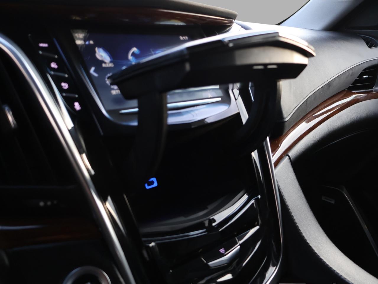 2018 Cadillac Escalade V8 PREMIUM LUXURY 4WD CERTIFIED *7 SEATS*SERVICE RECORDS* 360 CAMERA NAV DVD BLUETOOTH LEATHER COOL/HEAT 4 SEATS/STEERING SUNROOF CRUISE ALLOYS Photo