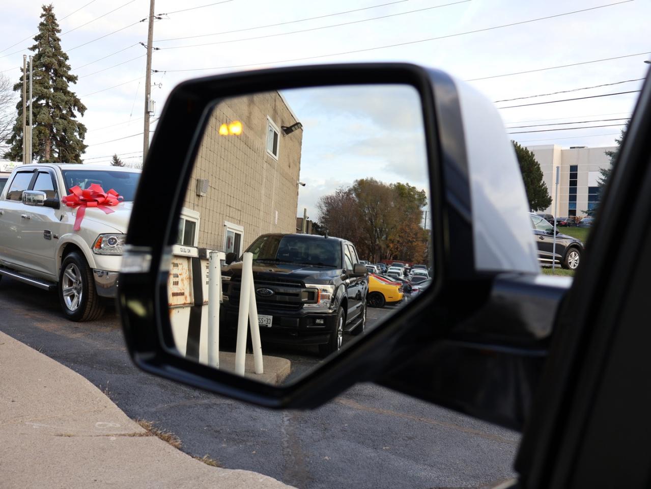 2018 Cadillac Escalade V8 PREMIUM LUXURY 4WD CERTIFIED *7 SEATS*SERVICE RECORDS* 360 CAMERA NAV DVD BLUETOOTH LEATHER COOL/HEAT 4 SEATS/STEERING SUNROOF CRUISE ALLOYS Photo