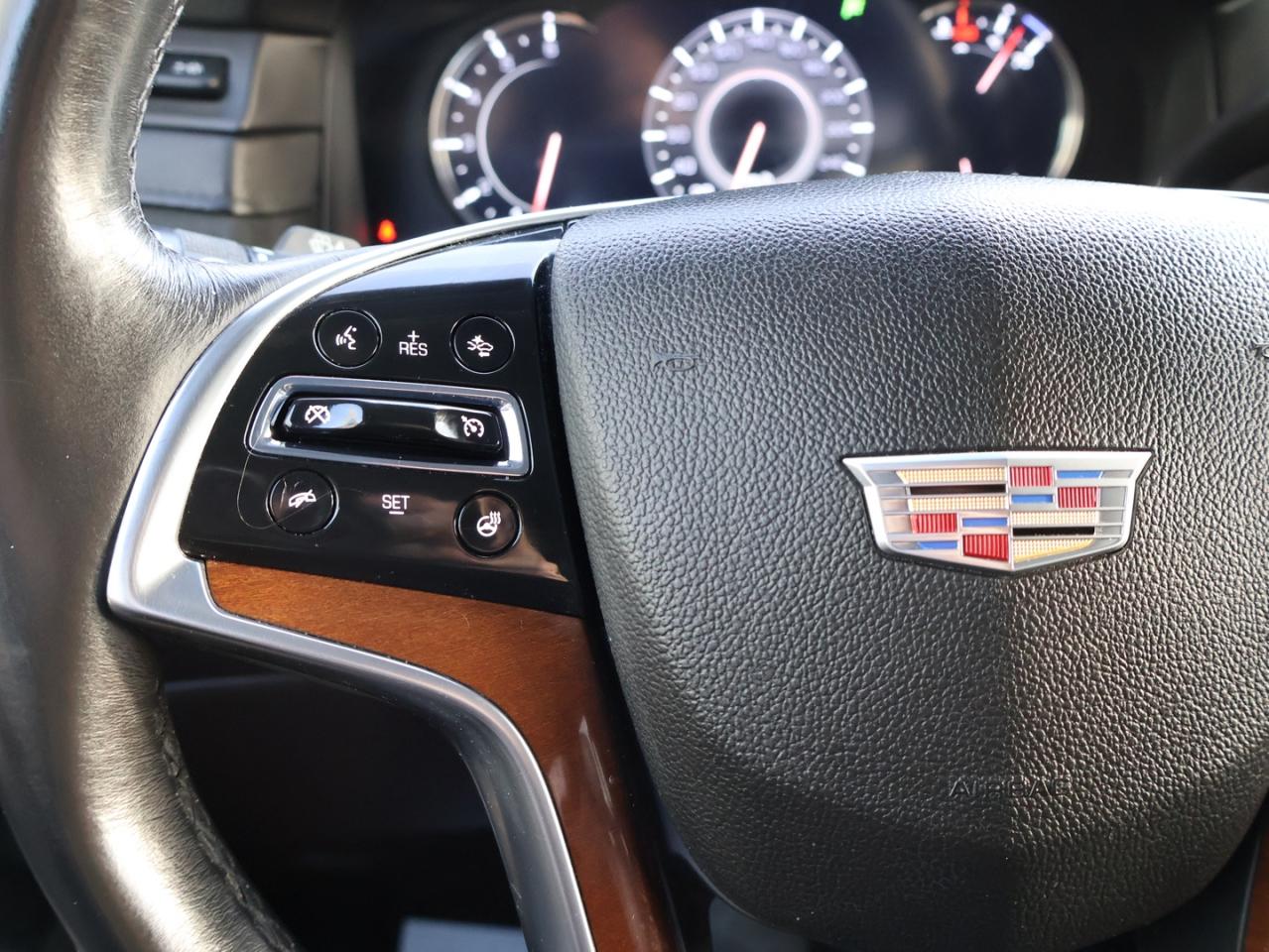 2018 Cadillac Escalade V8 PREMIUM LUXURY 4WD CERTIFIED *7 SEATS*SERVICE RECORDS* 360 CAMERA NAV DVD BLUETOOTH LEATHER COOL/HEAT 4 SEATS/STEERING SUNROOF CRUISE ALLOYS Photo