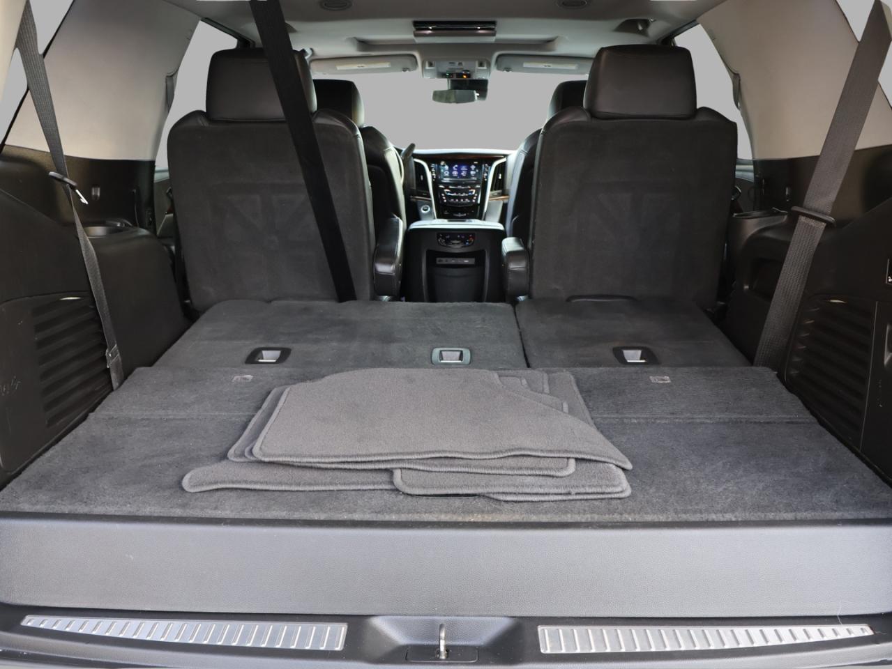 2018 Cadillac Escalade V8 PREMIUM LUXURY 4WD CERTIFIED *7 SEATS*SERVICE RECORDS* 360 CAMERA NAV DVD BLUETOOTH LEATHER COOL/HEAT 4 SEATS/STEERING SUNROOF CRUISE ALLOYS Photo