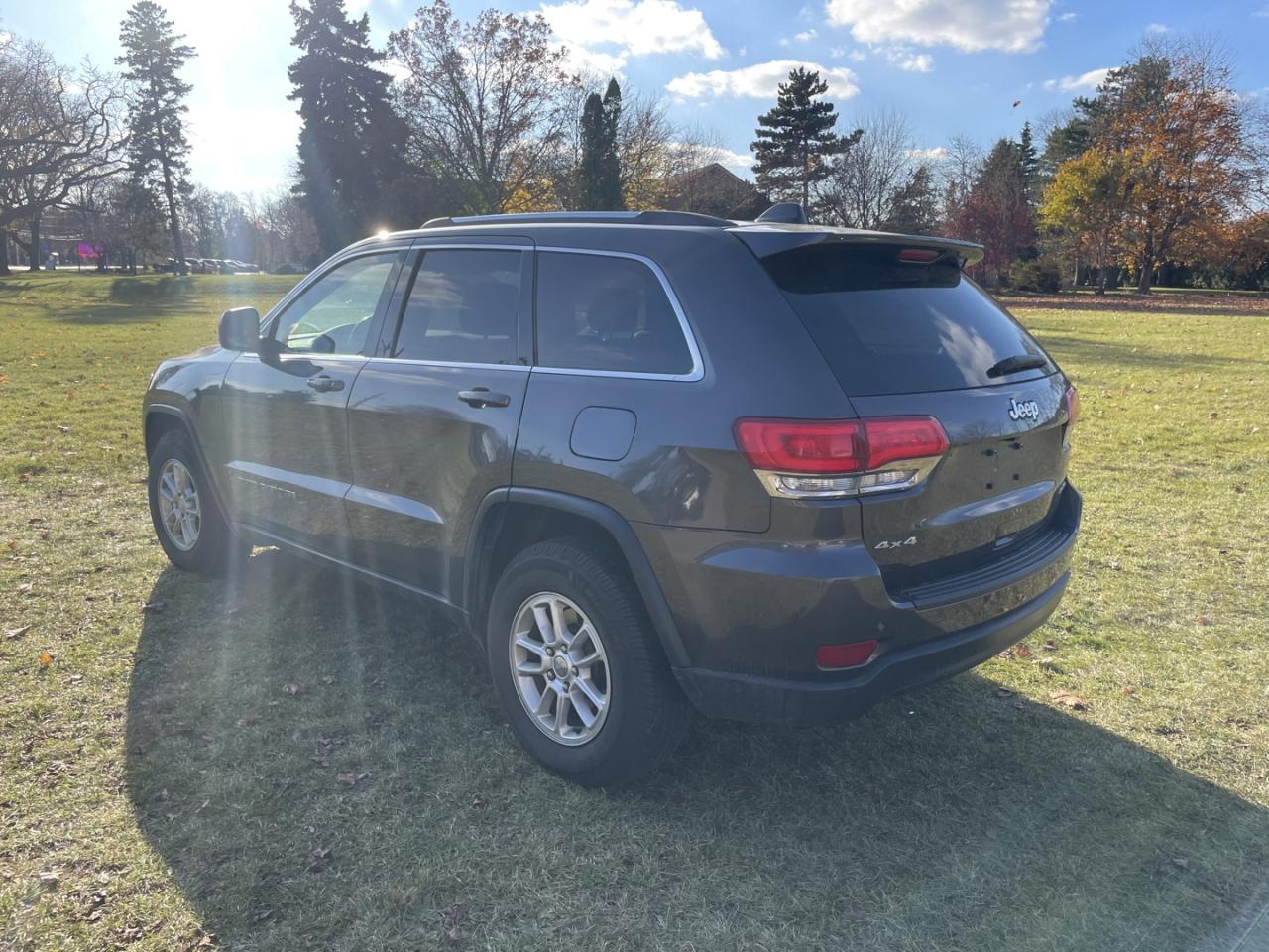 2019 Jeep Grand Cherokee Laredo E 4WD Photo3