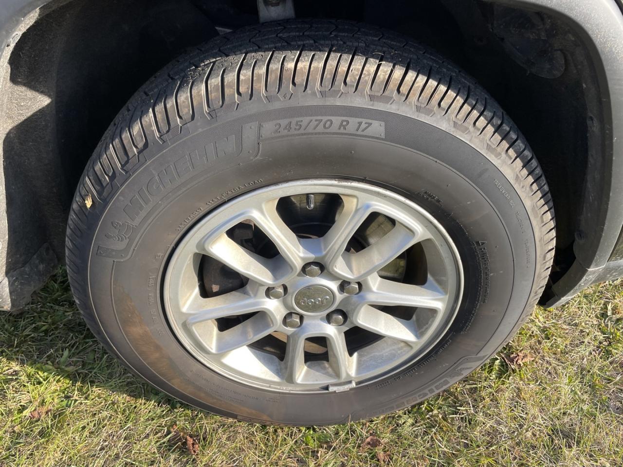 2019 Jeep Grand Cherokee Laredo E 4WD - Photo #19