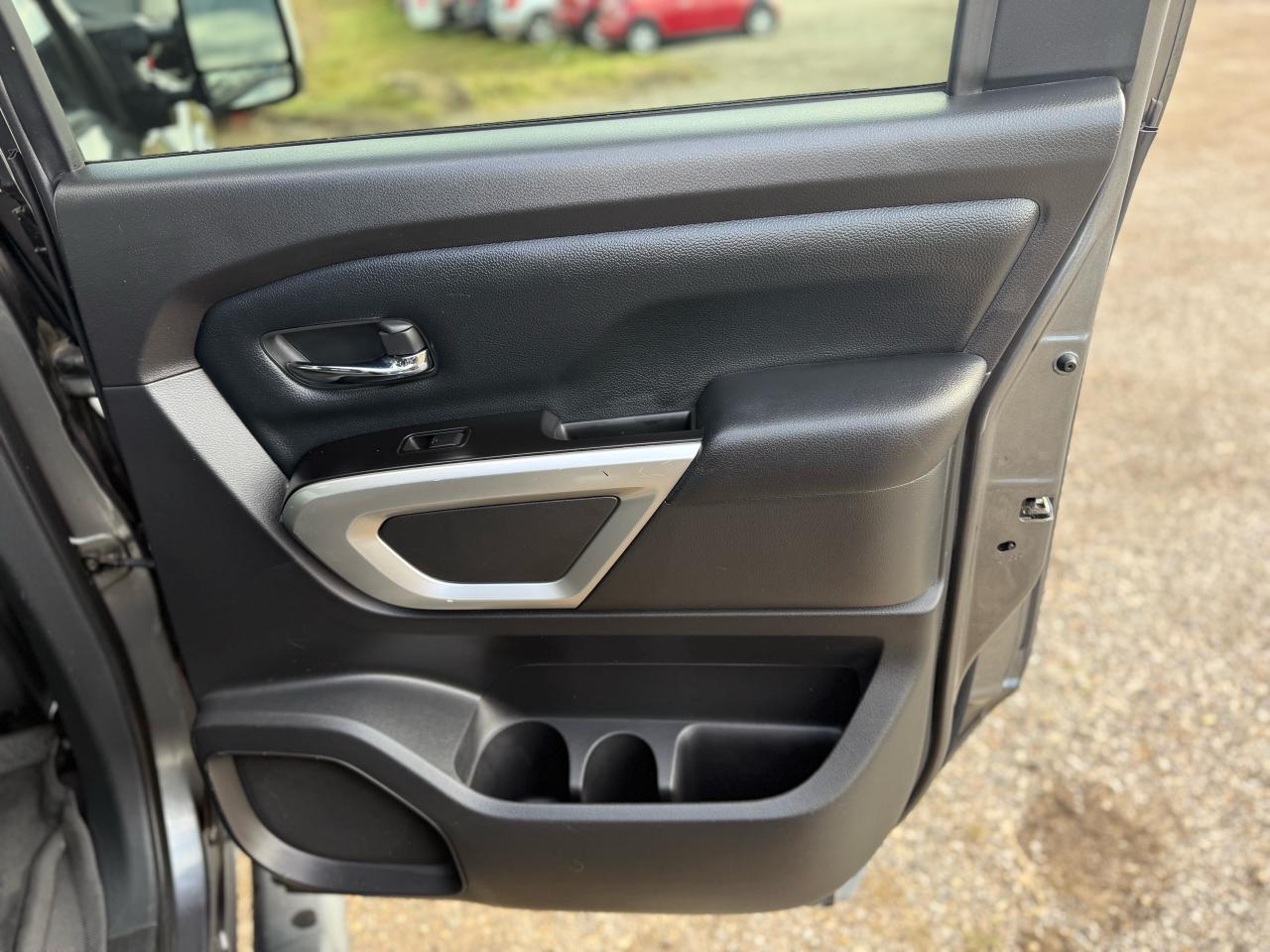 2017 Nissan Titan SV - Photo #11