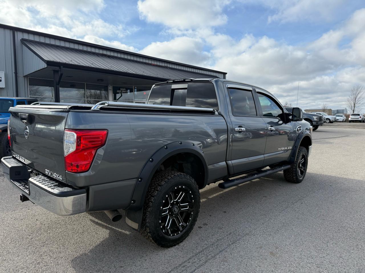 2017 Nissan Titan SV Photo3