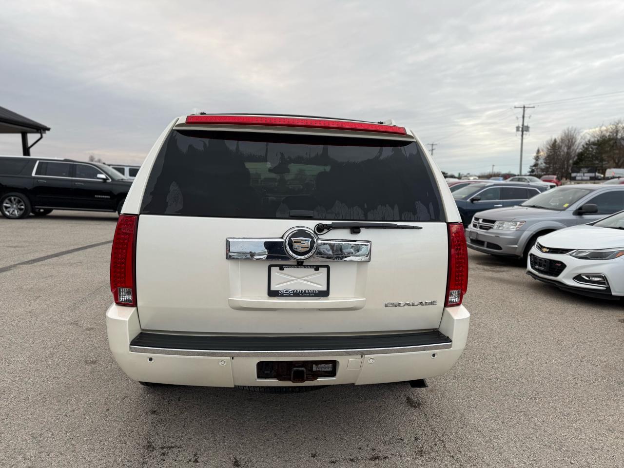 2011 Cadillac Escalade  - Photo #5