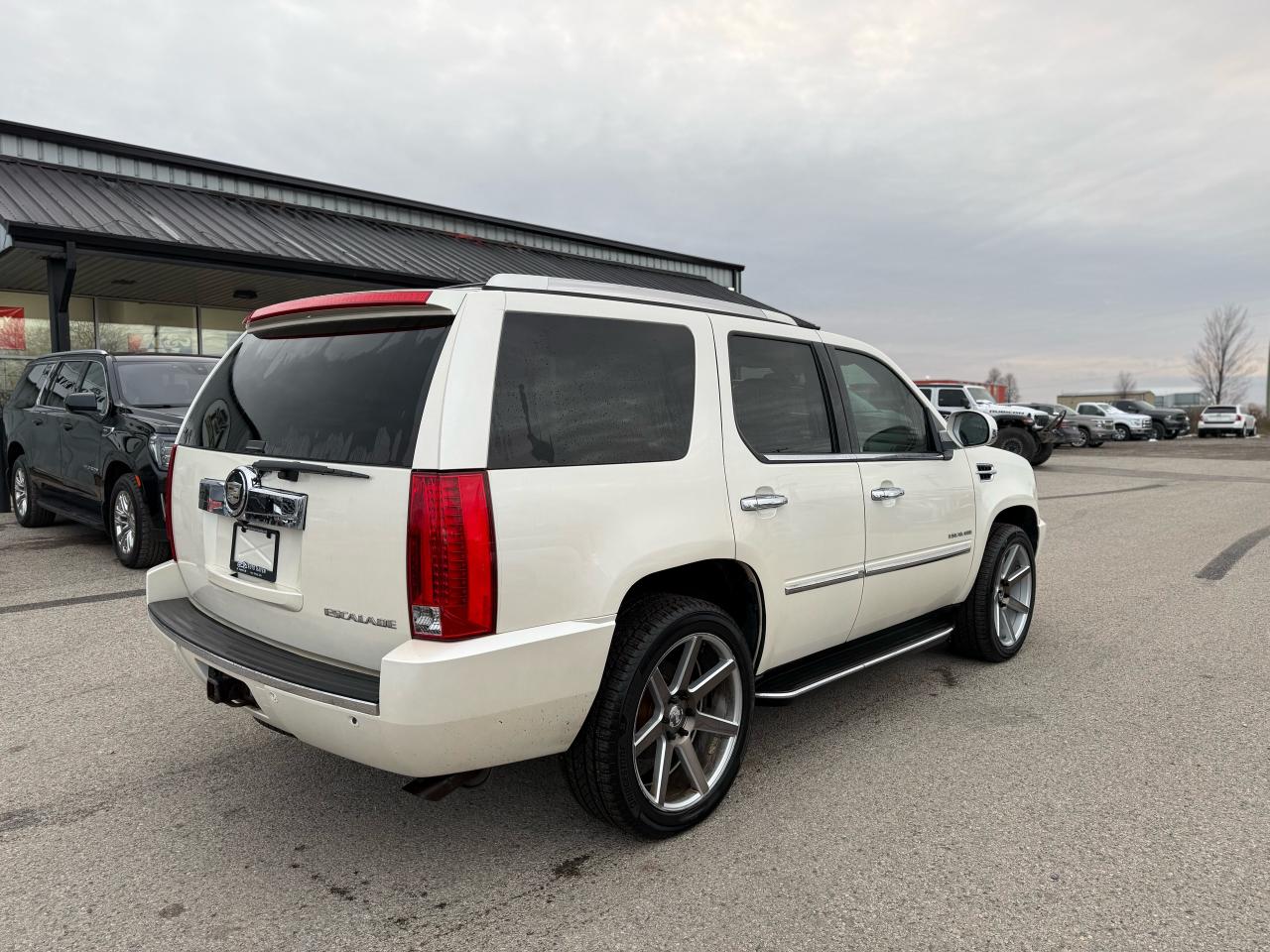 2011 Cadillac Escalade  - Photo #4