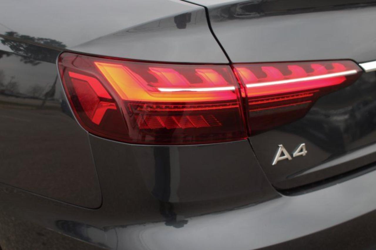 2023 Audi A4 Komfort*Low Ks*AWD*Heated Leather*Sun Roof*CarPlay - Photo #4