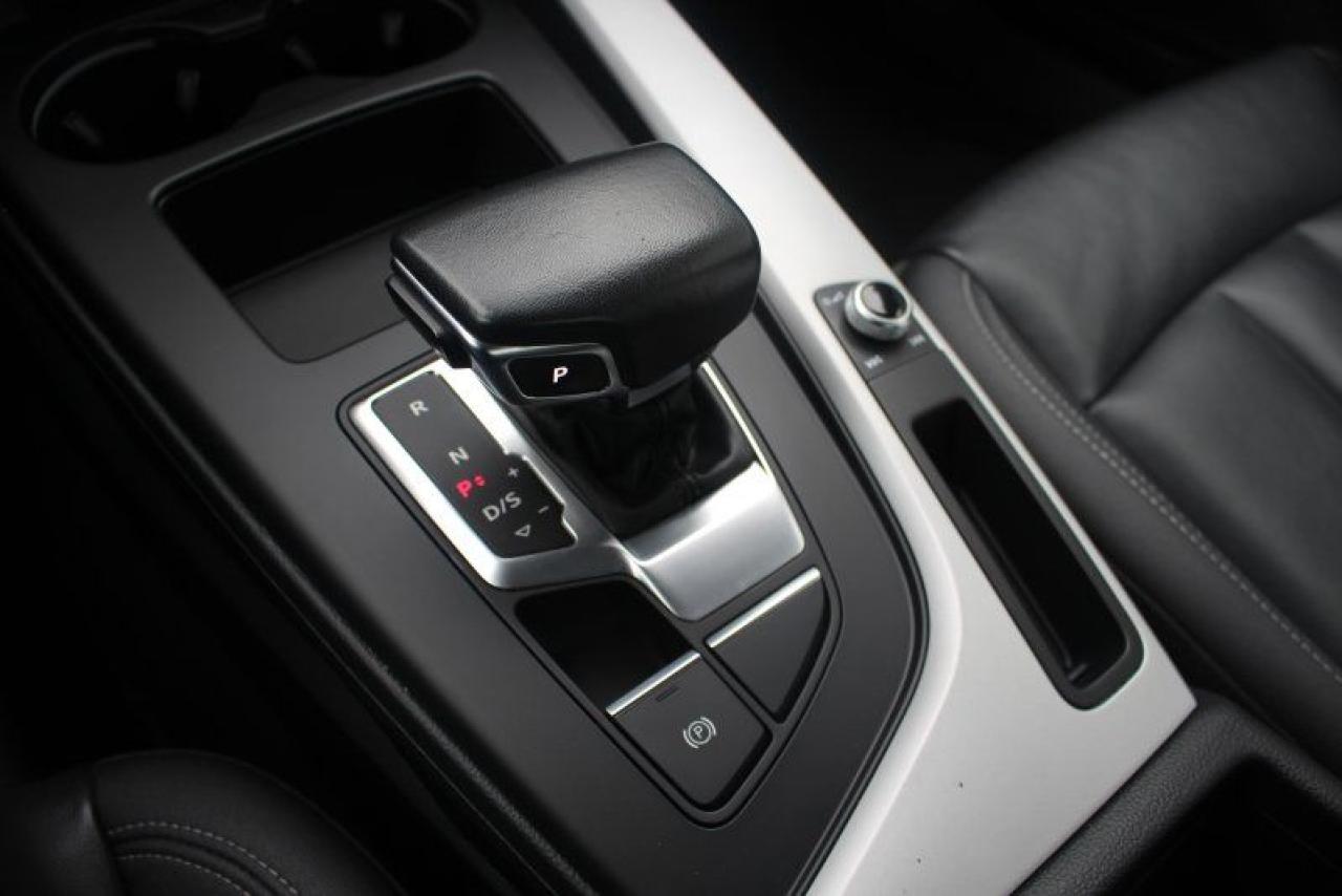 2023 Audi A4 Komfort*Low Ks*AWD*Heated Leather*Sun Roof*CarPlay Photo