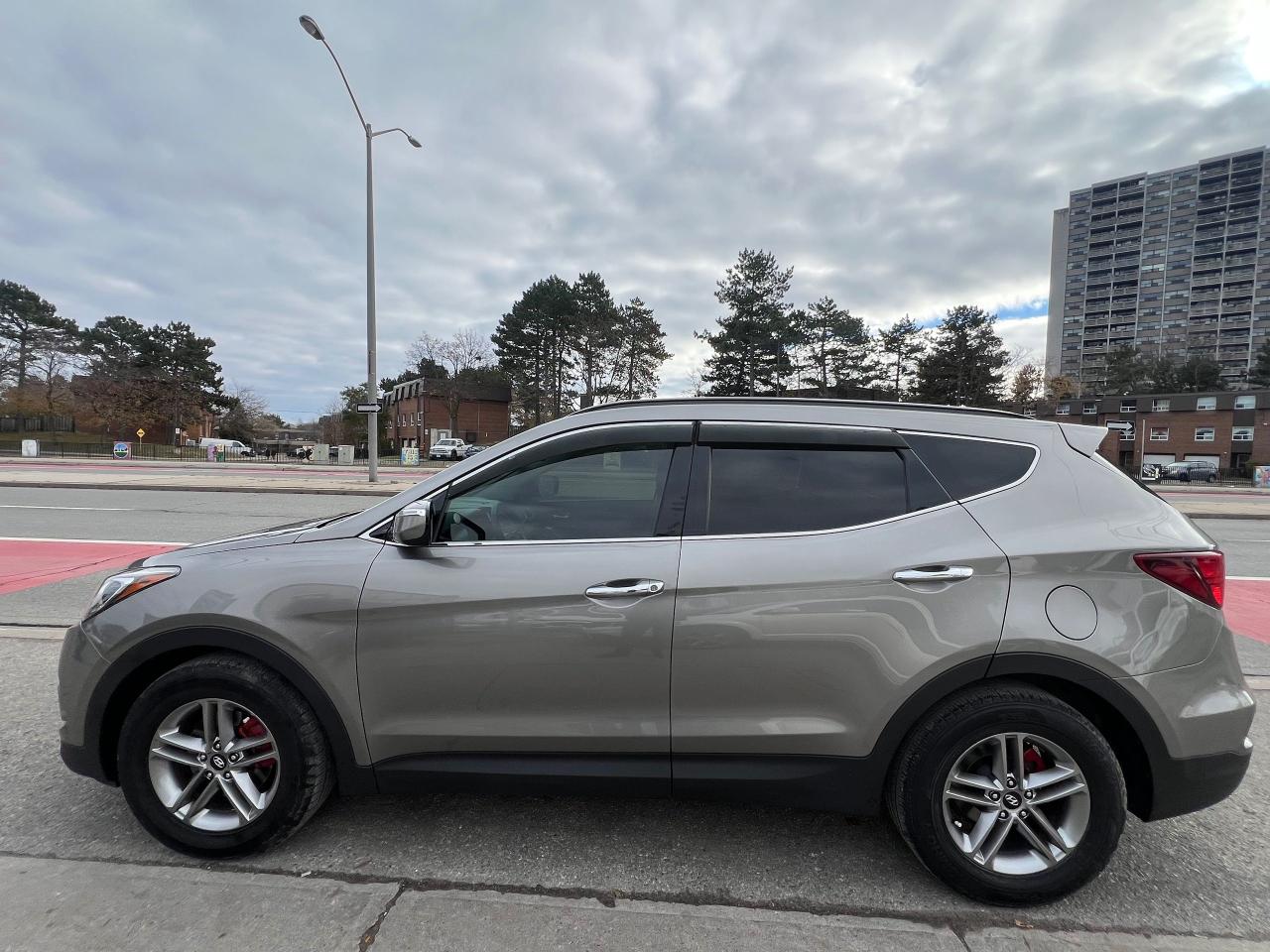 2017 Hyundai Santa Fe Sport SE-LEATHER-SUNROOF-BACK CAM-HEATED SEATS & MORE! - Photo #4