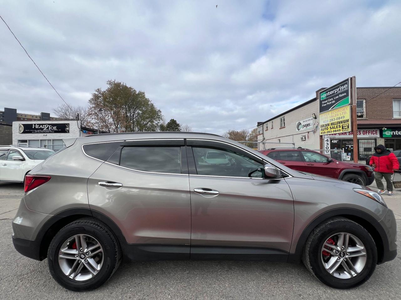 2017 Hyundai Santa Fe Sport SE-LEATHER-SUNROOF-BACK CAM-HEATED SEATS & MORE! - Photo #9