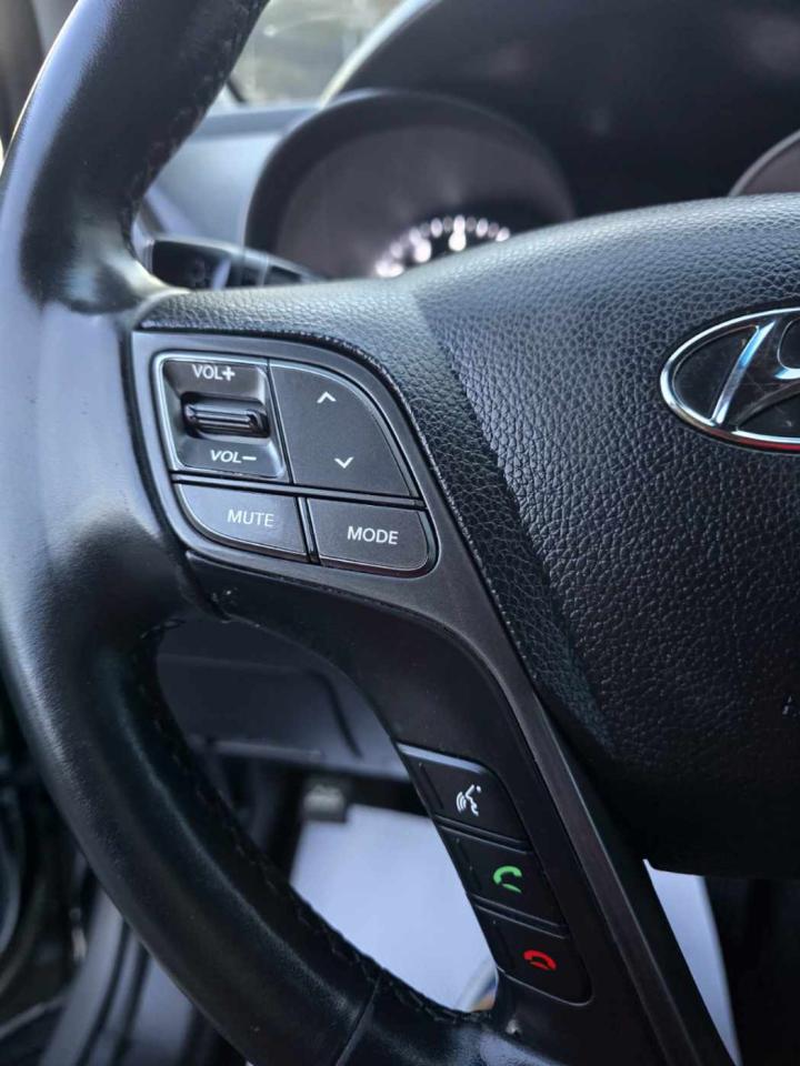 2017 Hyundai Santa Fe Sport SE-LEATHER-SUNROOF-BACK CAM-HEATED SEATS & MORE! - Photo #17