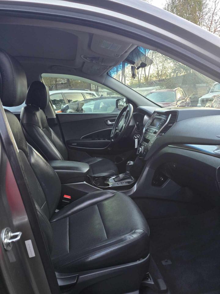 2017 Hyundai Santa Fe Sport SE-LEATHER-SUNROOF-BACK CAM-HEATED SEATS & MORE! - Photo #14