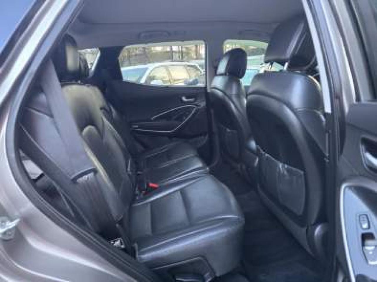 2017 Hyundai Santa Fe Sport SE-LEATHER-SUNROOF-BACK CAM-HEATED SEATS & MORE! - Photo #13