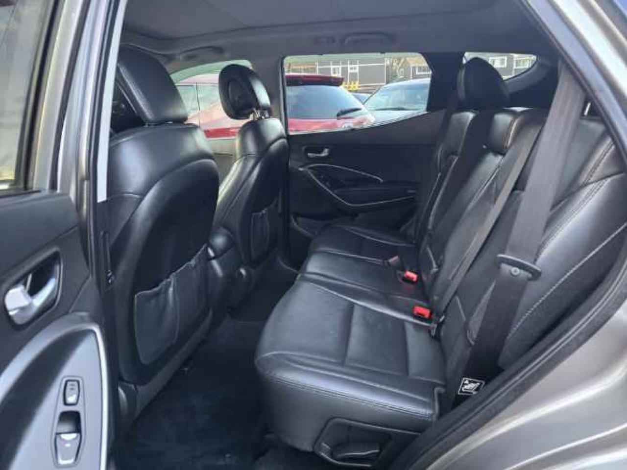 2017 Hyundai Santa Fe Sport SE-LEATHER-SUNROOF-BACK CAM-HEATED SEATS & MORE! - Photo #11