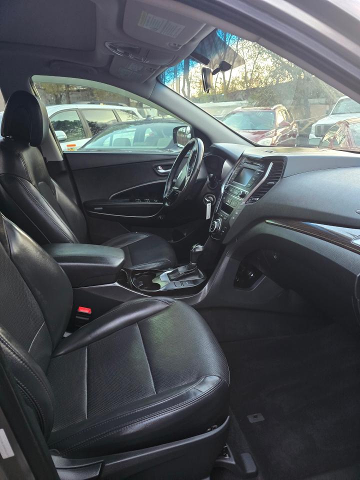 2017 Hyundai Santa Fe Sport SE-LEATHER-SUNROOF-BACK CAM-HEATED SEATS & MORE! - Photo #15